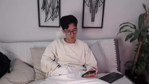 austinreeds online show from November 20, 2025, 12:16 pm