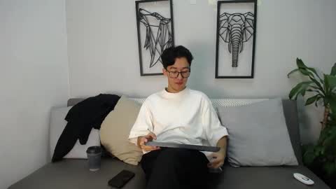 austinreeds online show from November 27, 2025, 12:07 pm