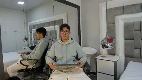 austinreeds online show from February 23, 2026, 12:24 pm