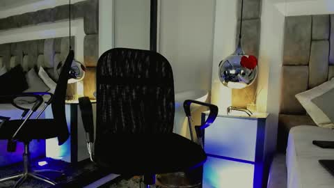 Snapshot of austinreeds chatting on March 7, 2026, 12:46 pm austinreeds online show from March 7, 2026, 12:46 pm