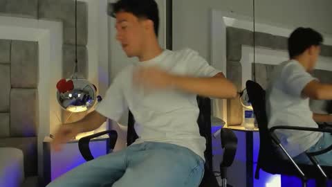 Snapshot of austinreeds chatting on March 9, 2026, 12:09 pm austinreeds online show from March 9, 2026, 12:09 pm