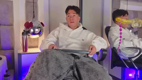 Snapshot of austinreeds chatting on April 7, 2026, 1:44 pm austinreeds online show from April 7, 2026, 1:44 pm