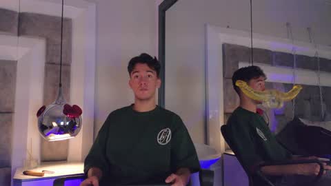 Snapshot of austinreeds chatting on April 12, 2026, 12:21 pm austinreeds online show from April 12, 2026, 12:21 pm