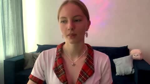 Snapshot of autumnroginson chatting on September 10, 2025, 9:09 am Annie online show from September 10, 2025, 9:09 am