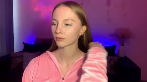 Snapshot of autumnroginson chatting on September 17, 2025, 3:14 pm Annie online show from September 17, 2025, 3:14 pm