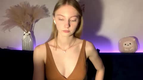 Snapshot of autumnroginson chatting on September 25, 2025, 3:27 pm Annie online show from September 25, 2025, 3:27 pm