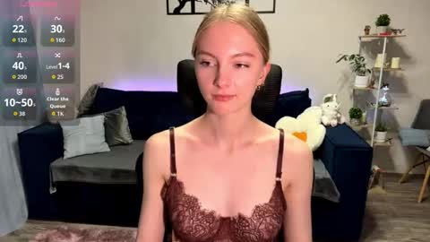 Snapshot of autumnroginson chatting on October 25, 2025, 6:57 pm Annie online show from October 25, 2025, 6:57 pm