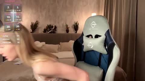 Snapshot of autumnroginson chatting on December 20, 2025, 2:35 pm Annie online show from December 20, 2025, 2:35 pm