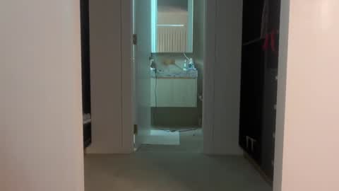 Ava  online show from March 6, 2026, 4:09 am