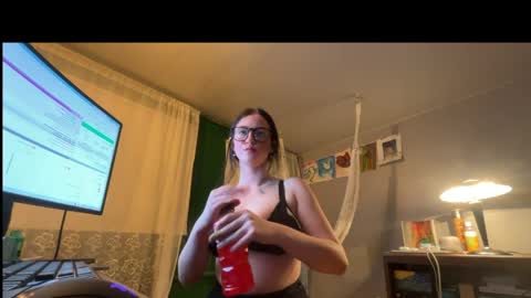 Snapshot of avallanchee chatting on June 3, 2026, 6:49 am avallanchee online show from June 3, 2026, 6:49 am