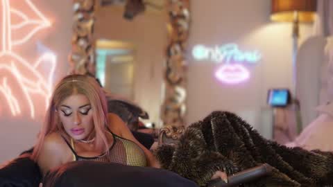 Snapshot of avalonnfoxx chatting on December 18, 2024, 6:35 pm AvalonnFoxx online show from December 18, 2024, 6:35 pm