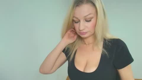 Snapshot of avaluxe_ chatting on May 20, 2026, 3:40 pm Eira online show from May 20, 2026, 3:40 pm