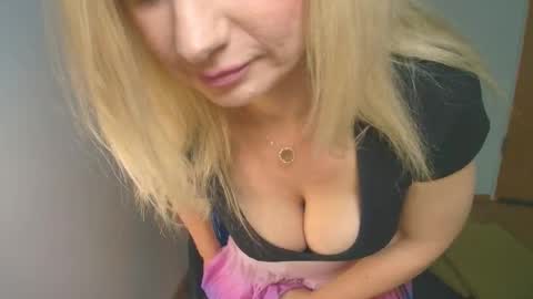 Snapshot of avaluxe_ chatting on May 21, 2026, 2:24 pm Eira online show from May 21, 2026, 2:24 pm