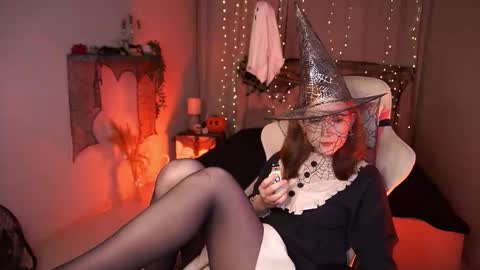  Ava  online show from October 21, 2025, 3:02 pm
