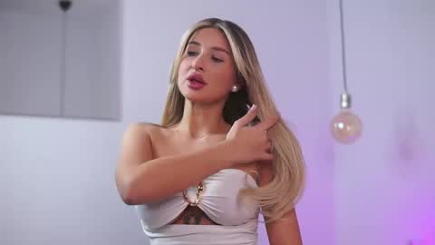 Carina online show from March 18, 2026, 9:29 pm