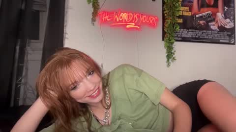 Snapshot of avaxlee chatting on June 10, 2026, 1:06 am avaxlee online show from June 10, 2026, 1:06 am