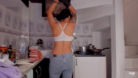 Snapshot of ave_fenix69 chatting on December 13, 2024, 9:09 pm Valery -- online show from December 13, 2024, 9:09 pm