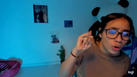 Snapshot of ave_fenix69 chatting on February 7, 2025, 2:19 am Valery -- online show from February 7, 2025, 2:19 am