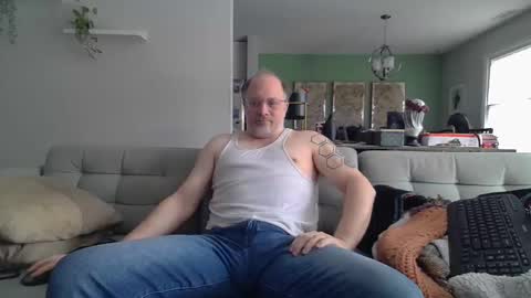 Snapshot of averagegreg chatting on February 3, 2026, 2:44 pm Greg online show from February 3, 2026, 2:44 pm