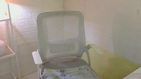 Snapshot of averageuncut1 chatting on March 3, 2026, 4:18 am Rhian online show from March 3, 2026, 4:18 am