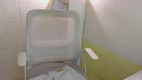 Snapshot of averageuncut1 chatting on March 25, 2026, 2:45 pm Rhian online show from March 25, 2026, 2:45 pm