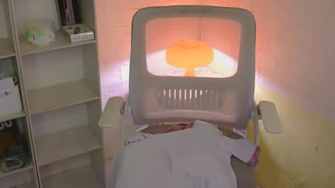 Snapshot of averageuncut1 chatting on April 2, 2026, 3:15 am Rhian online show from April 2, 2026, 3:15 am