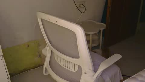 Snapshot of averageuncut1 chatting on April 8, 2026, 2:50 pm Rhian online show from April 8, 2026, 2:50 pm