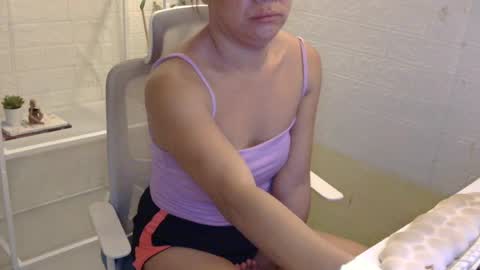 Snapshot of averageuncut1 chatting on June 15, 2026, 4:47 am Rhian online show from June 15, 2026, 4:47 am