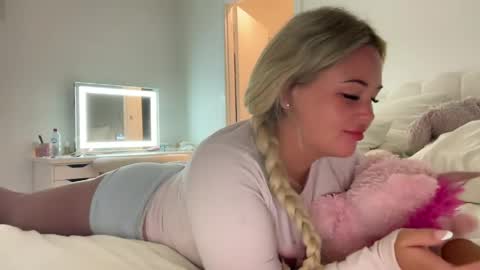 ur gf online show from April 8, 2026, 8:03 am