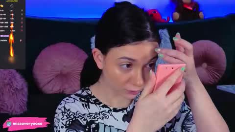 AveryWillow online show from March 28, 2026, 12:21 am