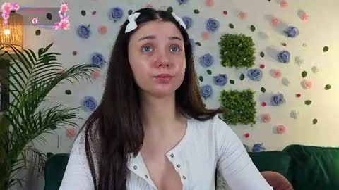 Snapshot of averywillow chatting on June 20, 2026, 1:41 am AveryWillow online show from June 20, 2026, 1:41 am