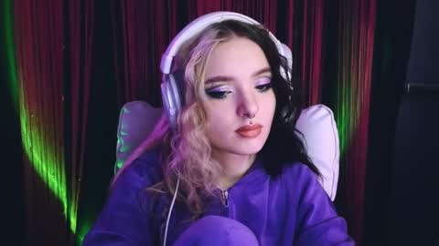 Snapshot of avi_nile chatting on March 7, 2025, 2:36 am Avriel online show from March 7, 2025, 2:36 am