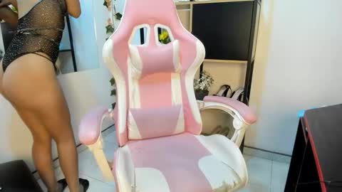 Snapshot of avi_thomsonn chatting on February 14, 2026, 3:53 pm avi_thomsonn online show from February 14, 2026, 3:53 pm