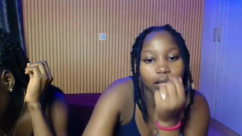 Snapshot of avian_talya chatting on November 9, 2025, 3:32 pm Avian online show from November 9, 2025, 3:32 pm