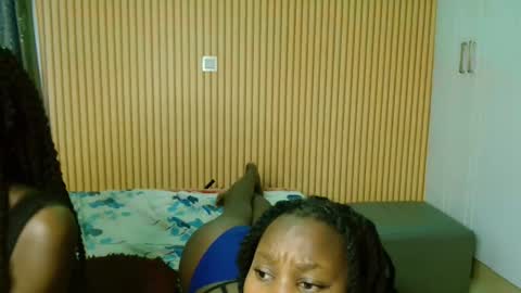 Snapshot of avian_talya chatting on November 11, 2025, 4:01 am Avian online show from November 11, 2025, 4:01 am