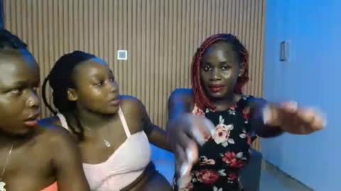 Snapshot of avian_talya chatting on November 12, 2025, 4:07 pm Avian online show from November 12, 2025, 4:07 pm