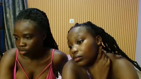 Snapshot of avian_talya chatting on November 21, 2025, 6:28 pm Avian online show from November 21, 2025, 6:28 pm