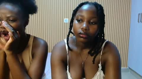 Snapshot of avian_talya chatting on November 28, 2025, 3:25 pm Avian online show from November 28, 2025, 3:25 pm