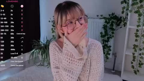 aviaveavi online show from March 23, 2026, 2:32 pm