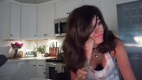 Snapshot of aviblush chatting on July 14, 2026, 2:01 pm Aviblush online show from July 14, 2026, 2:01 pm