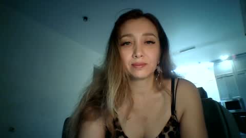Snapshot of avinelra chatting on June 17, 2026, 7:26 pm avinelra online show from June 17, 2026, 7:26 pm