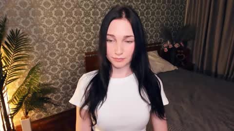 Snapshot of avisgalas chatting on November 10, 2025, 9:14 pm Viole t online show from November 10, 2025, 9:14 pm