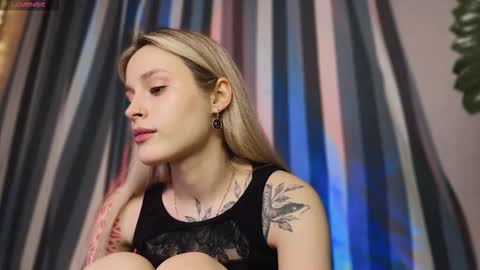 Snapshot of aviva_faith chatting on December 19, 2025, 7:10 pm Aviva online show from December 19, 2025, 7:10 pm