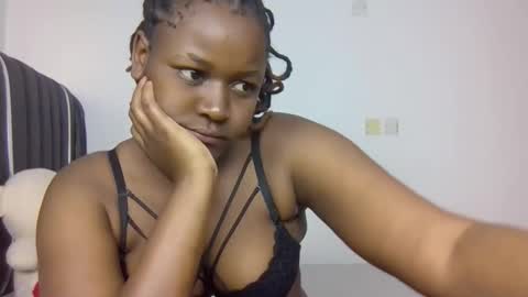 Snapshot of avril_lily chatting on February 1, 2026, 7:51 am Avril online show from February 1, 2026, 7:51 am