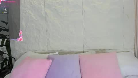 Avy  online show from November 22, 2025, 11:31 am