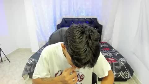Snapshot of axeel_boy_ chatting on October 23, 2025, 11:42 am Axel online show from October 23, 2025, 11:42 am
