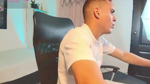 Snapshot of axel__fierro chatting on April 4, 2026, 10:51 pm axel__fierro online show from April 4, 2026, 10:51 pm