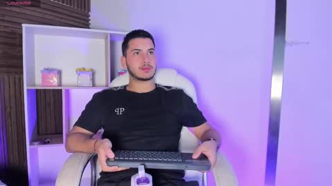 axel_grey_ online show from November 2, 2025, 1:24 pm