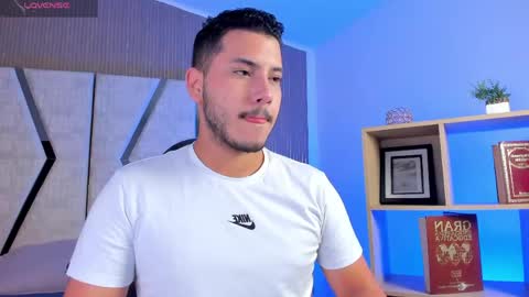 axel_grey_ online show from April 16, 2026, 12:50 pm
