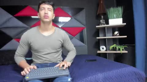 axel_hendrick online show from February 4, 2026, 11:38 am